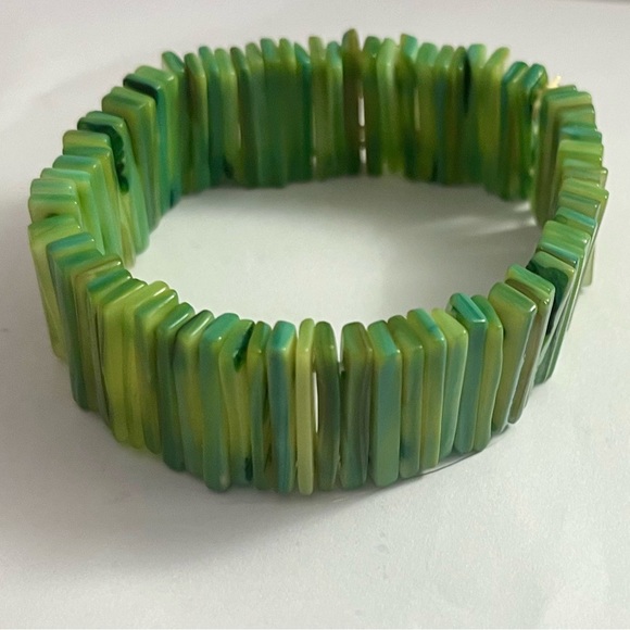 Shell elastic bracelet, green jewelry - Picture 7 of 16